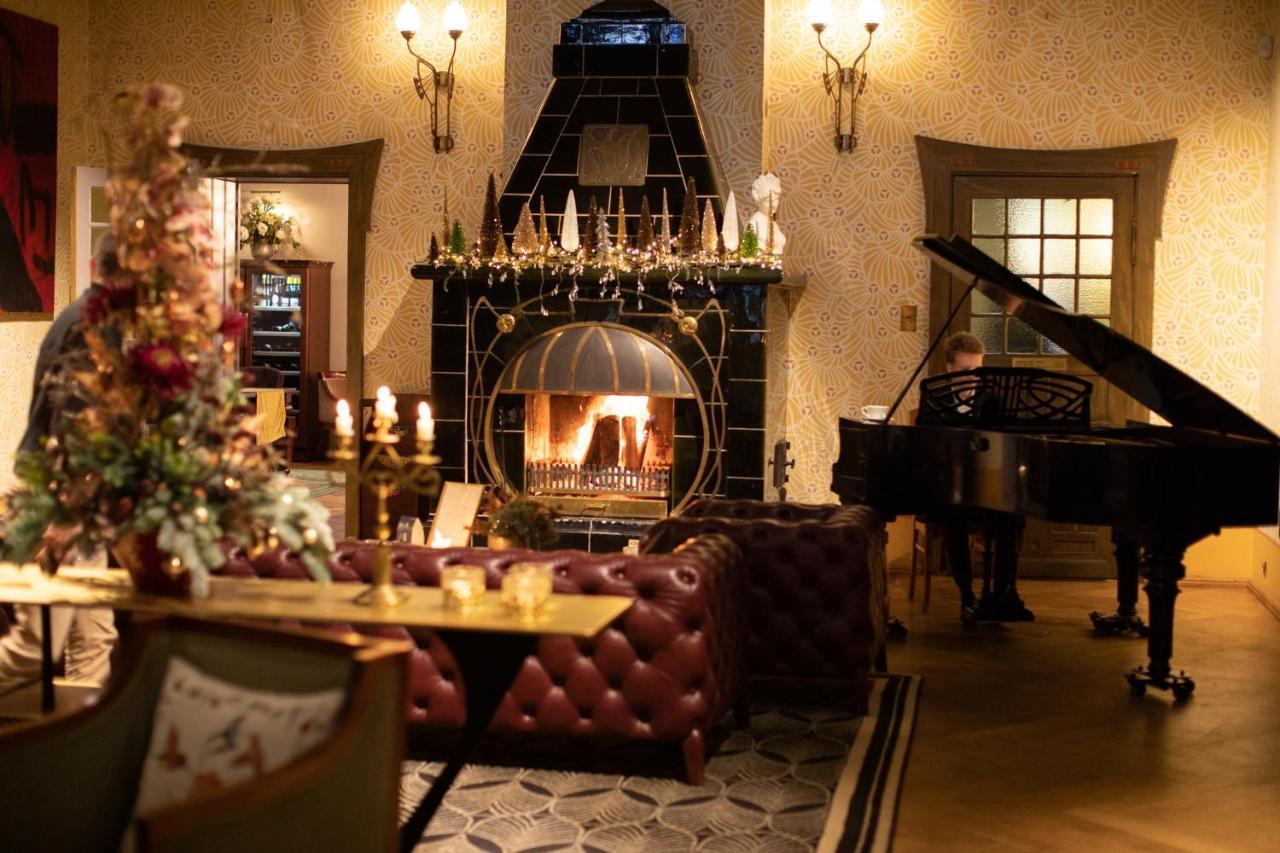 Villa Ammende Restaurant And Hotel Parnu Exterior photo The fireplace in the lobby