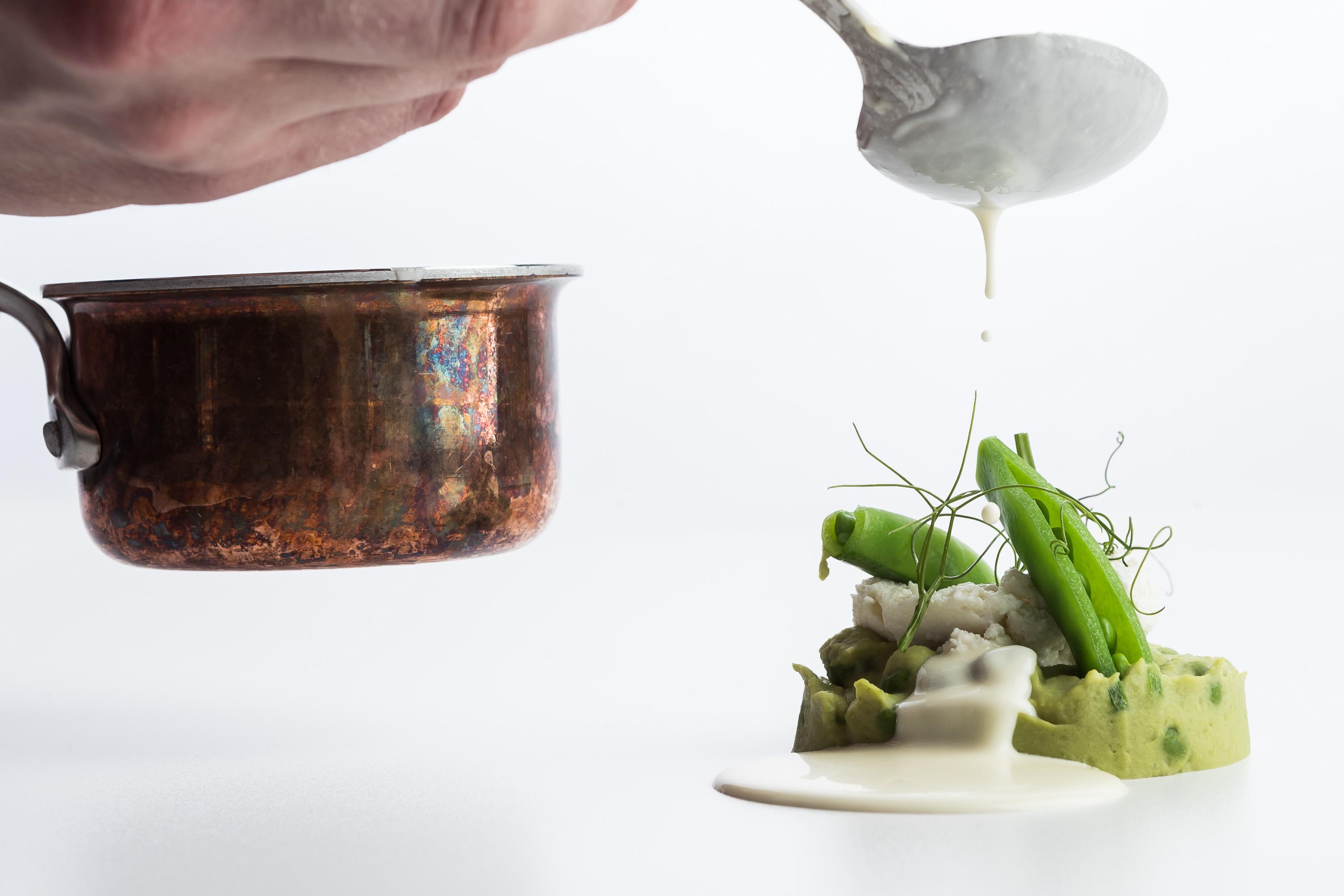 Villa Ammende Restaurant And Hotel Parnu Exterior photo A dish being plated